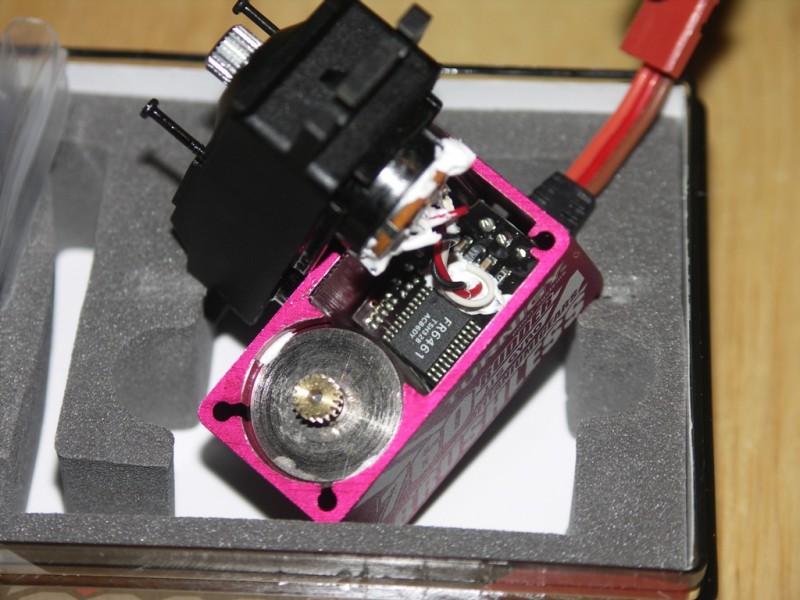 Moteur brushless & électronique interne.